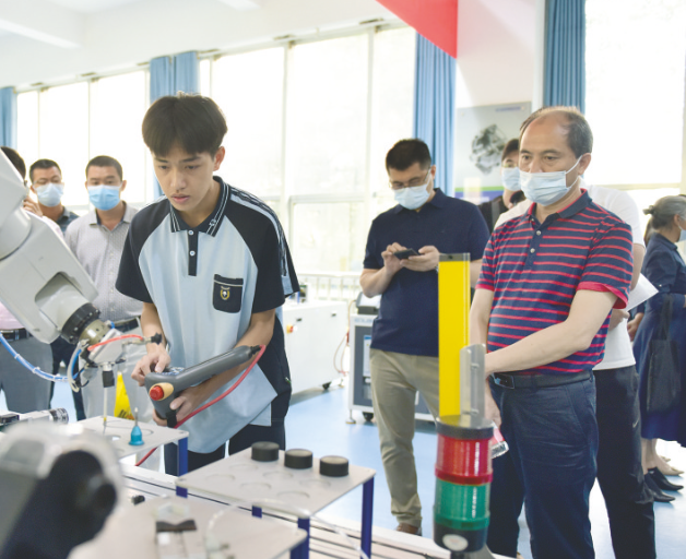 资源上的简略叠加更是对工作教育展开新形式的继续探索