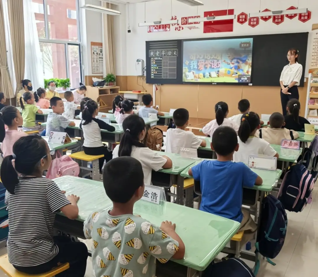 文学教育重视培育学生的艺术档次审美品格和人文情怀 文学教育重视培育学生的艺术档次审美品格和人文情怀