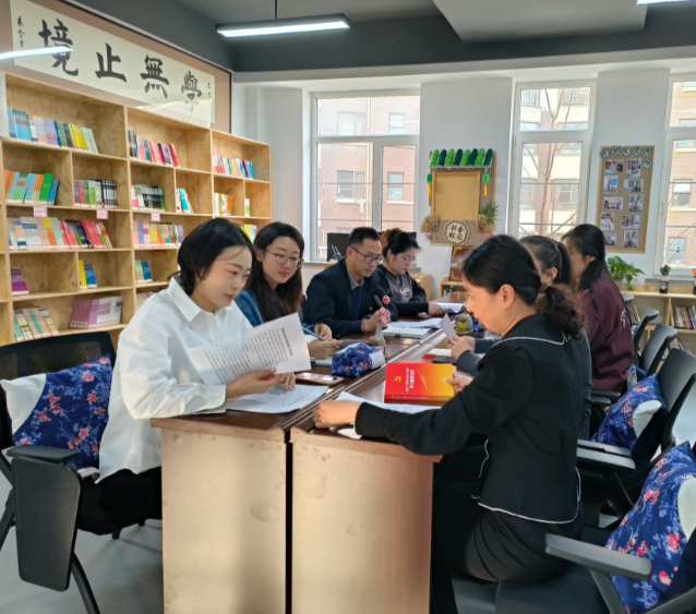 秉承大学的实践嵌入式培育理念为学生供给紧贴工作实践的学习时机