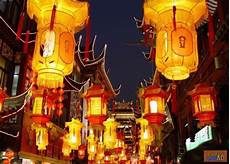 爱好旅游 打一成语